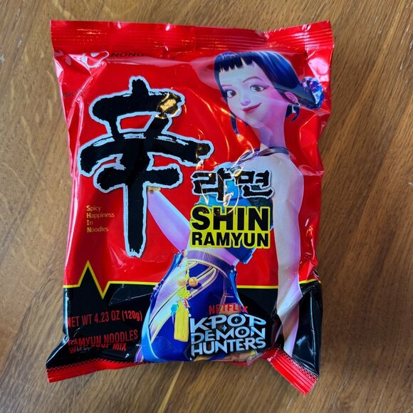 K-POP Demon Hunters Shin Ramyun Collectible 4 Pack Ramen Noodles Rumi Zoey Mira - Picture 5 of 7